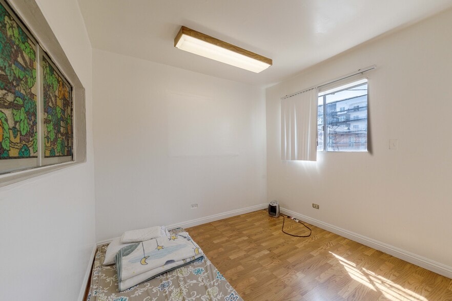 More Photos Of 1025 S Catalina St, Los Angeles Religious Facility For Sale