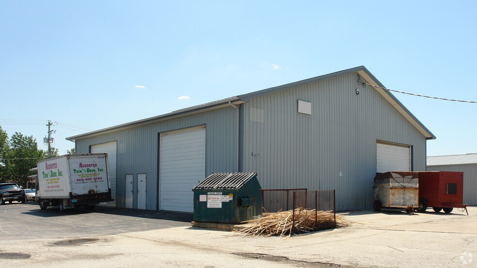 More Photos Of 2660 Packerland Dr, Green Bay Warehouse For Lease