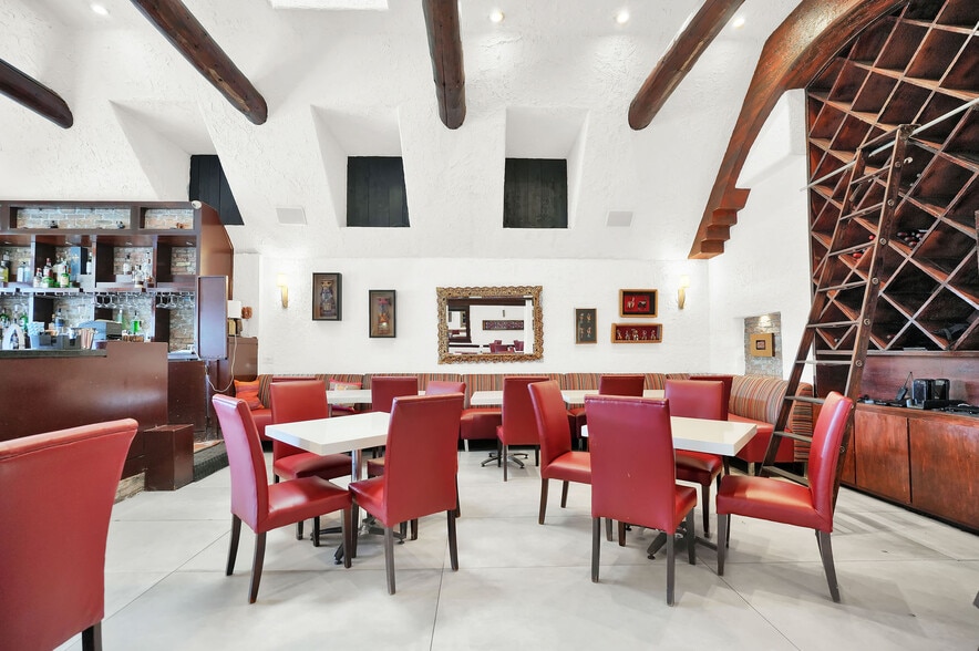 More Photos Of 211-221 Navarre Ave, Coral Gables Restaurant For Lease