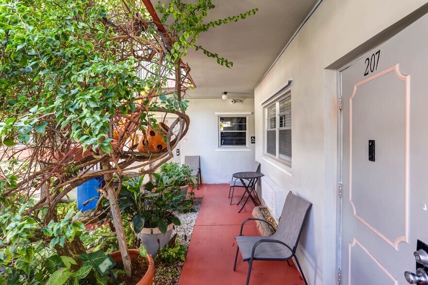 More Photos Of 1770 Plunkett St, Hollywood Hospitality For Sale