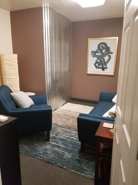 More Photos Of 2942 N 24th St, Phoenix Office Residential For Lease