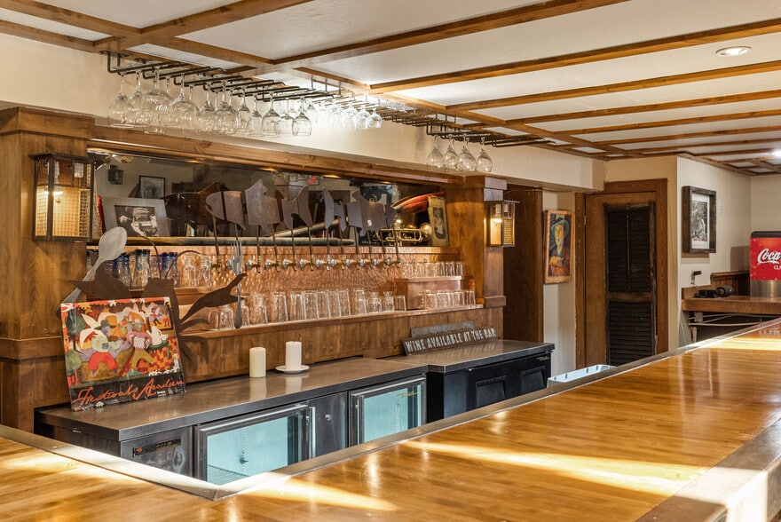 More Photos Of 2711 W College St, Bozeman Restaurant For Sale
