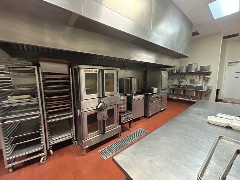 More Photos Of 4201 Indian Bayou Trl, Destin Hotel For Lease