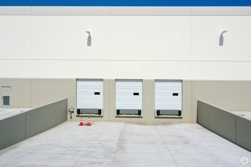 More Photos Of 905 Westminster Ave, Alhambra Warehouse For Lease