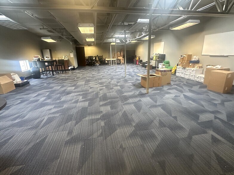 More Photos Of 2222 W Parkside Ln, Phoenix Light Manufacturing For Sale