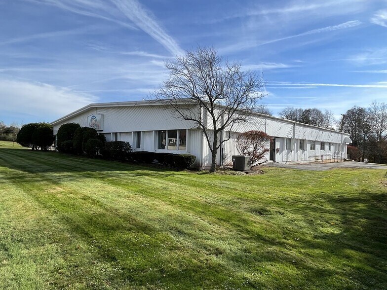 More Photos Of 222 Turnpike Rd, Westborough Office For Sale