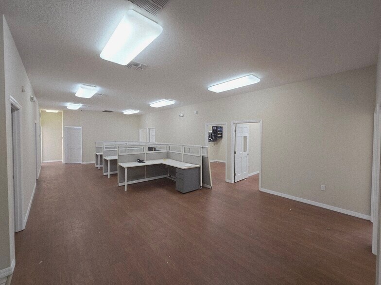 More Photos Of 1708-1718 Lexington Green Ln, Sanford Medical For Sale