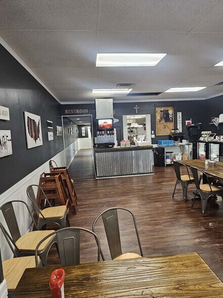 More Photos Of 305 Main St, Sheridan Storefront Retail Residential For Lease