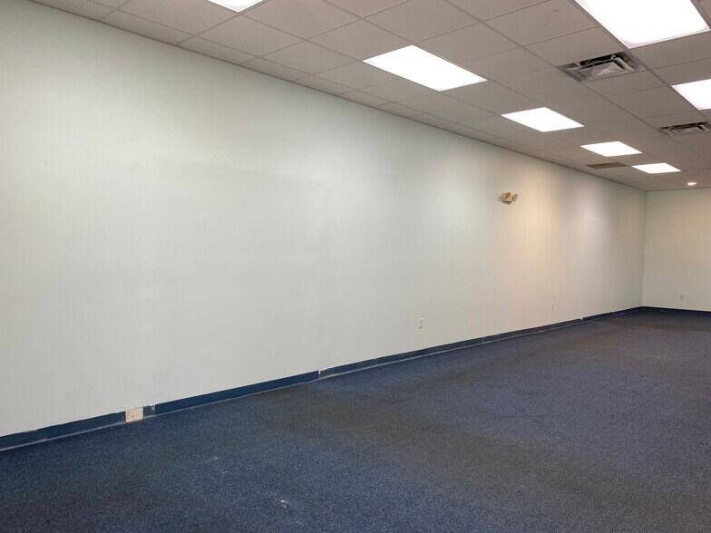 More Photos Of 4127-4137 CR 106, Oxford General Retail For Lease