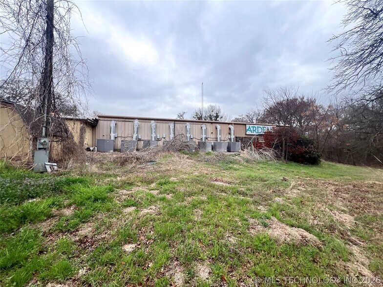 More Photos Of 5268 S Highway 377, Kingston Bar For Sale