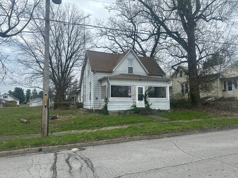 More Photos Of 408 E Main St, Sparta Specialty For Sale