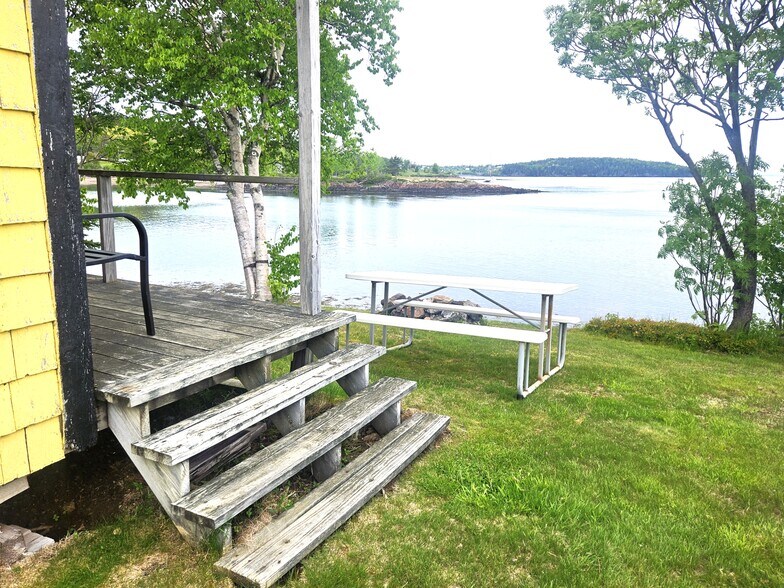 More Photos Of 24 Harris Point Rd, Eastport Hotel For Sale