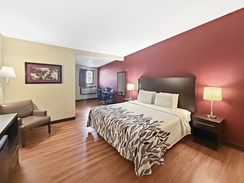 More Photos Of 5020 NE 14th St, Des Moines Hotel For Sale