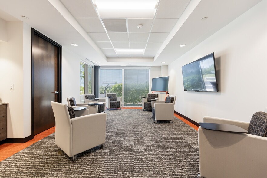 More Photos Of 160 New Britain Blvd, Chalfont Office For Sale