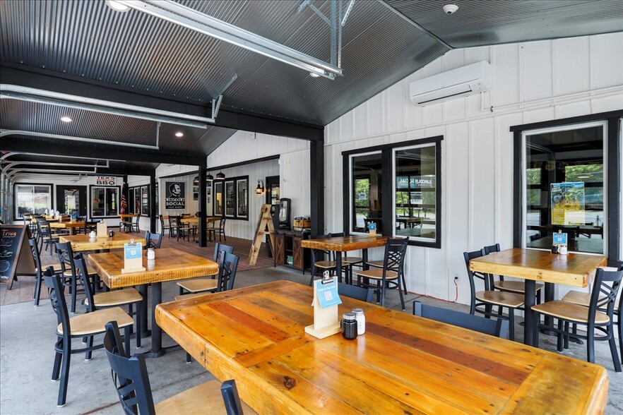 More Photos Of 985 Baltimore Pike, Gettysburg Storefront For Sale