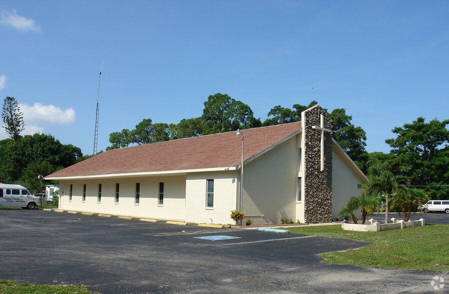 Primary Photo Of 2220 Hunter St, Fort Myers Religious Facility For Sale