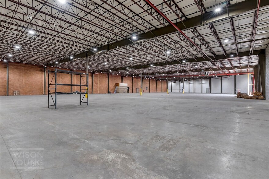 More Photos Of 300 S Main St, Mauldin Warehouse For Sale