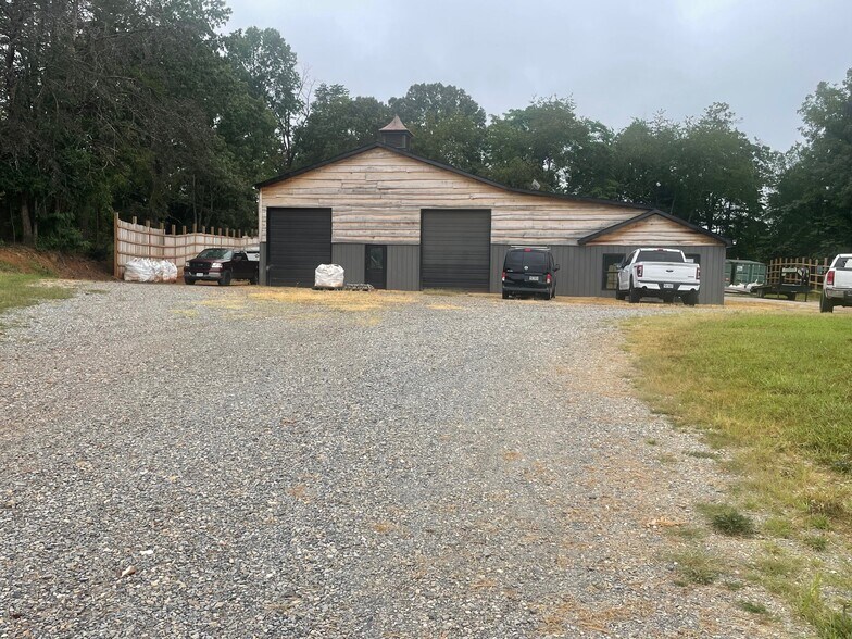 More Photos Of 3376 Forest Rd, Bedford Flex For Lease