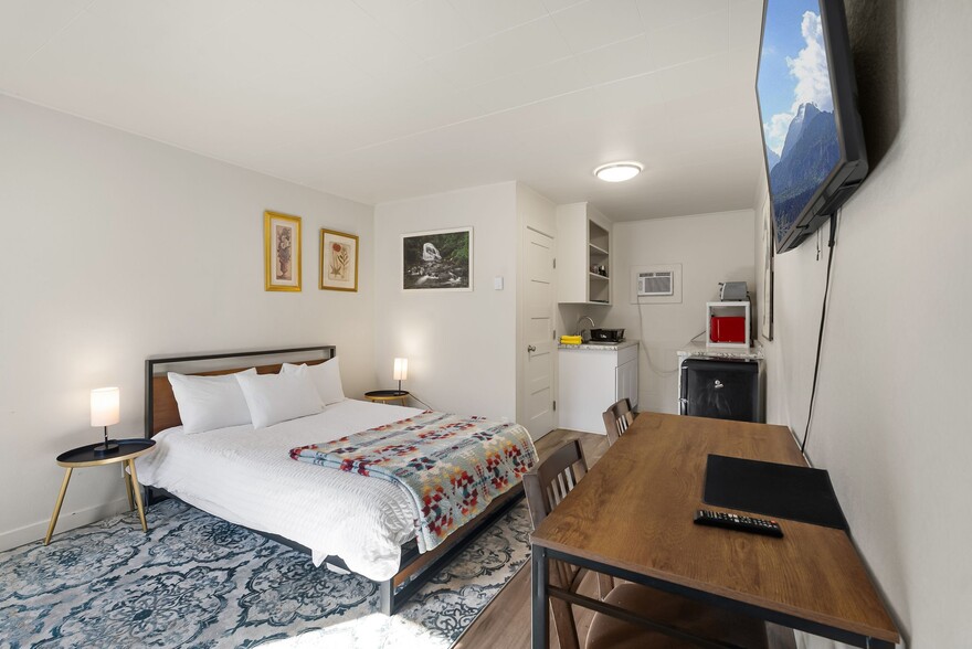 More Photos Of 501 N 4th Ave, Sandpoint Hotel For Sale