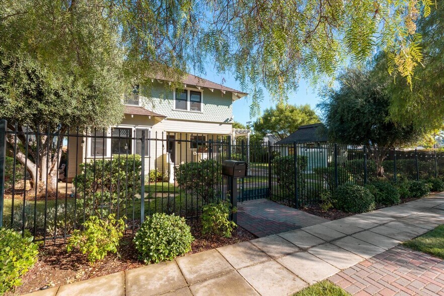 More Photos Of 136-140 W 3rd Ave, Escondido Office For Sale