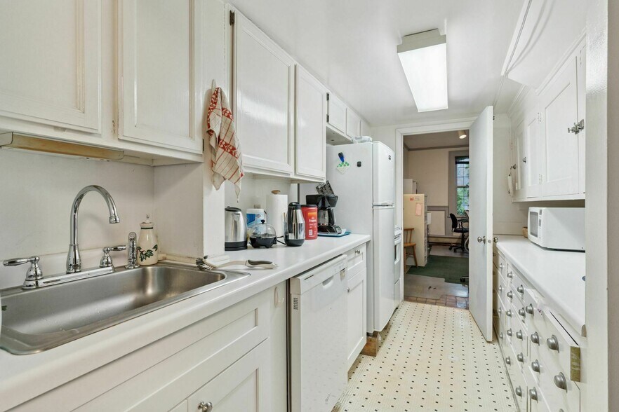 More Photos Of 2318 S 1st Ave, Minneapolis Office For Sale