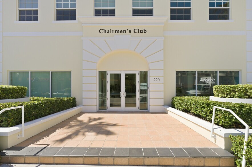 More Photos Of 220 Sunrise Ave, Palm Beach Office For Lease