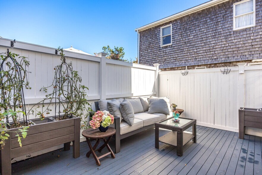 More Photos Of 7 Central St, Provincetown Hotel For Sale