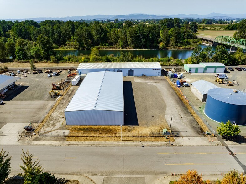 More Photos Of 810 S 2nd St, Harrisburg Warehouse For Lease