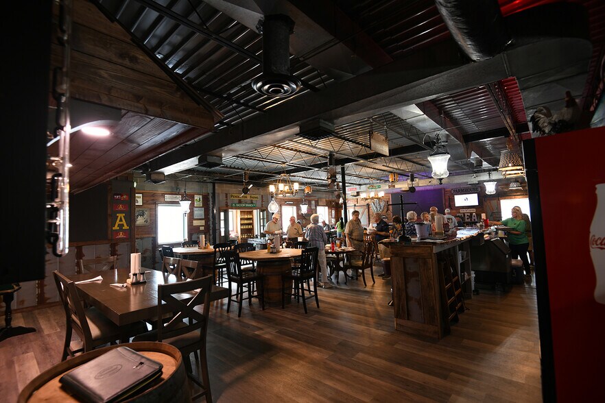 More Photos Of 809 E Greenwood St, Abbeville Restaurant For Sale