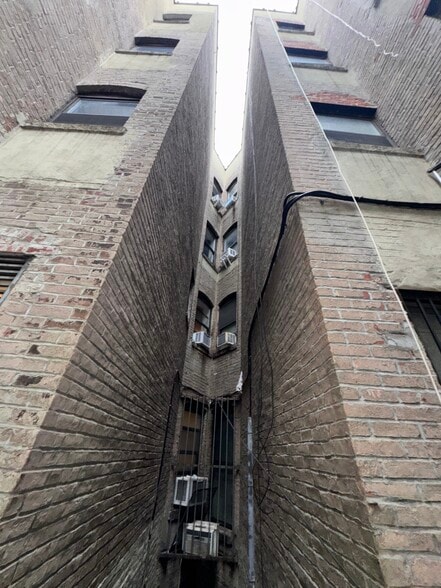 More Photos Of 950-952 Bergen St, Brooklyn Apartments For Sale
