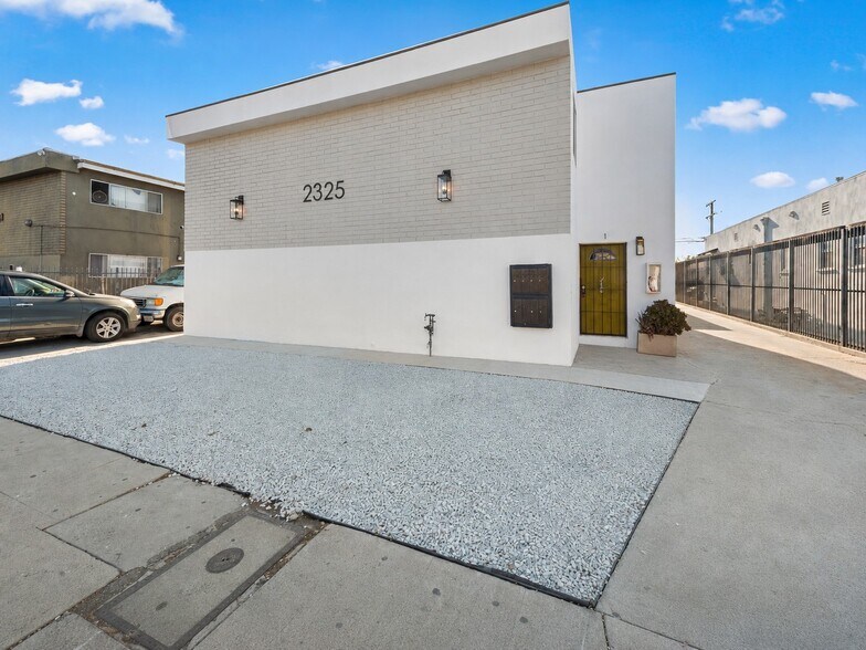 More Photos Of 2325 S Ridgeley Dr, Los Angeles Apartments For Sale