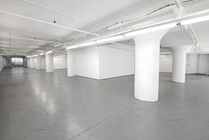 More Photos Of 1114 S Los Angeles St, Los Angeles Warehouse For Sale