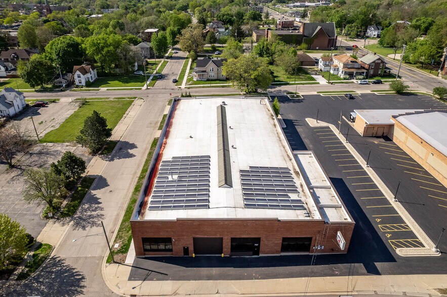 More Photos Of 727 1st Ave, Rockford Industrial For Sale