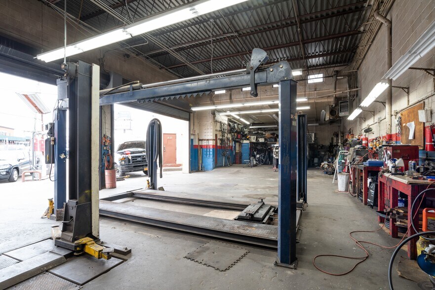 More Photos Of 1580 Bronxdale Ave, Bronx Service Station For Sale