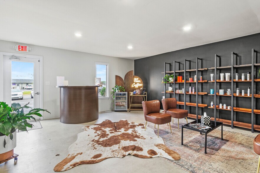 More Photos Of 643 Bodey Cir, Urbana Storefront Retail Office For Sale