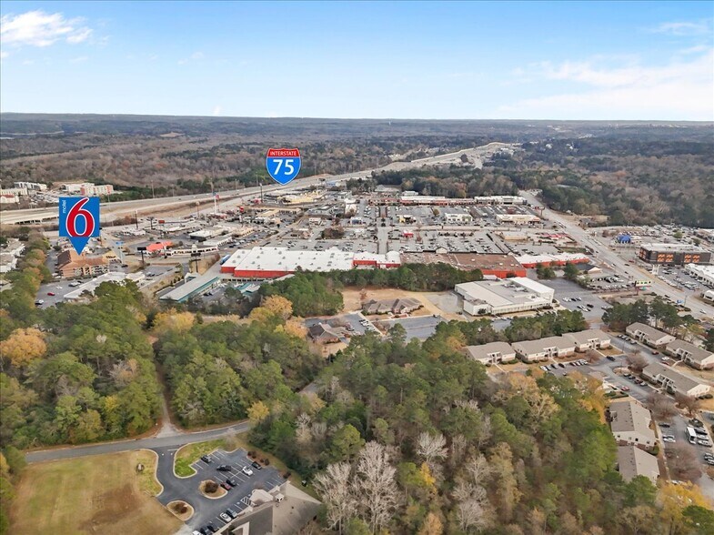 More Photos Of 105 Riverside Pky, Macon-Bibb Hotel For Sale