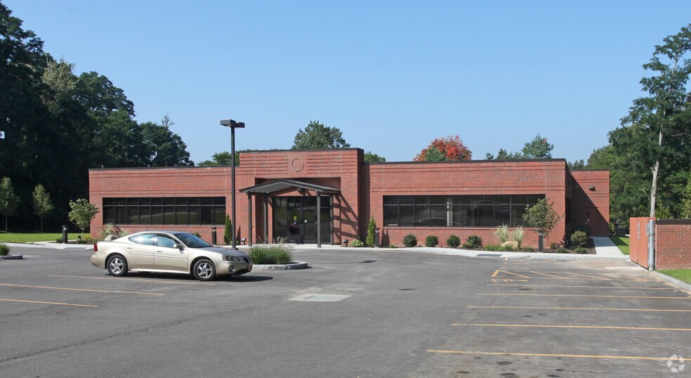 More Photos Of 220 Linden Oaks Dr, Rochester Unknown For Lease