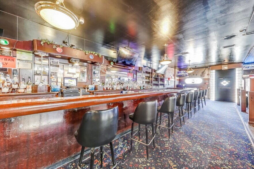 More Photos Of 1715 W Roosevelt Rd, Broadview General Retail For Lease