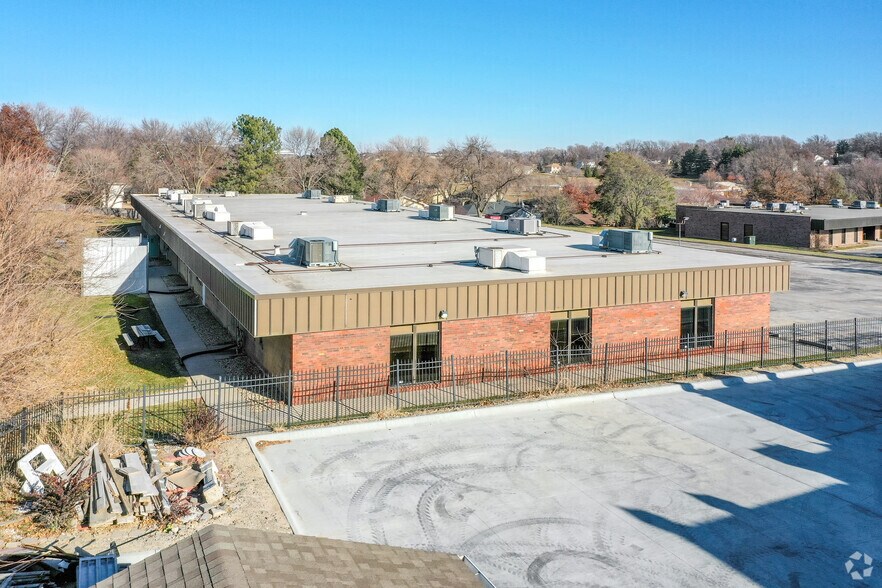 More Photos Of 2424-2428 S 130th Cir, Omaha Office For Lease