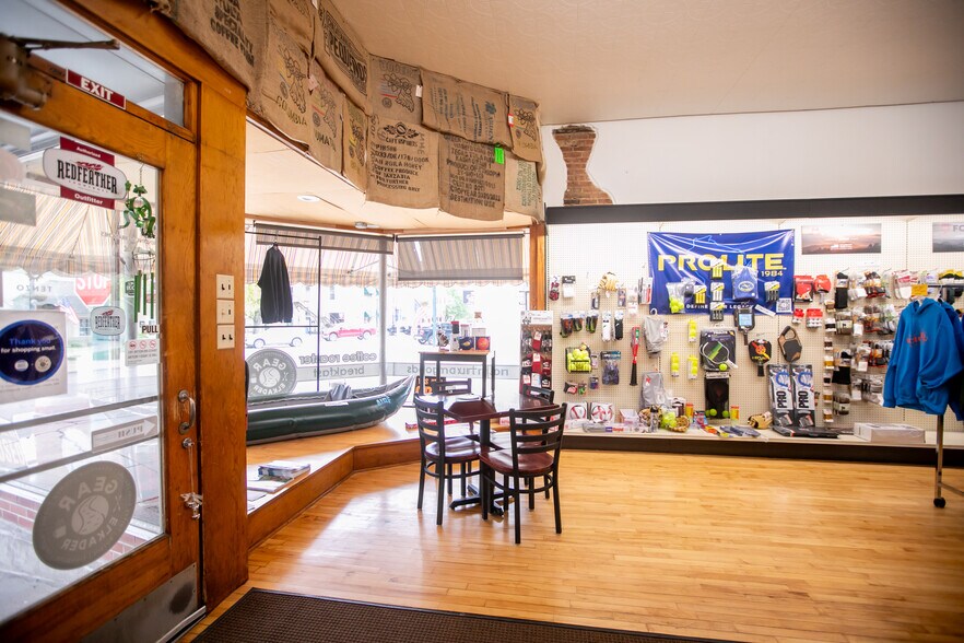 More Photos Of 201 N Main St, Elkader Flex For Sale