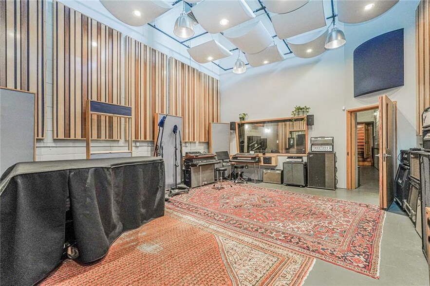 More Photos Of 332 Douglass St, Brooklyn Warehouse For Sale