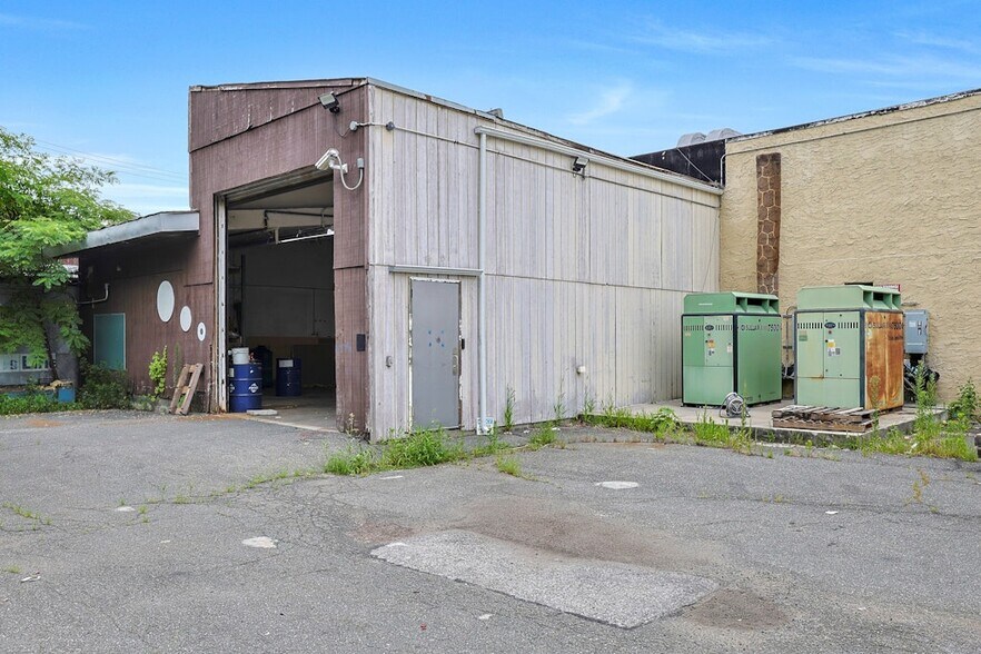 More Photos Of 1 Lawton St, Yonkers Manufacturing For Sale