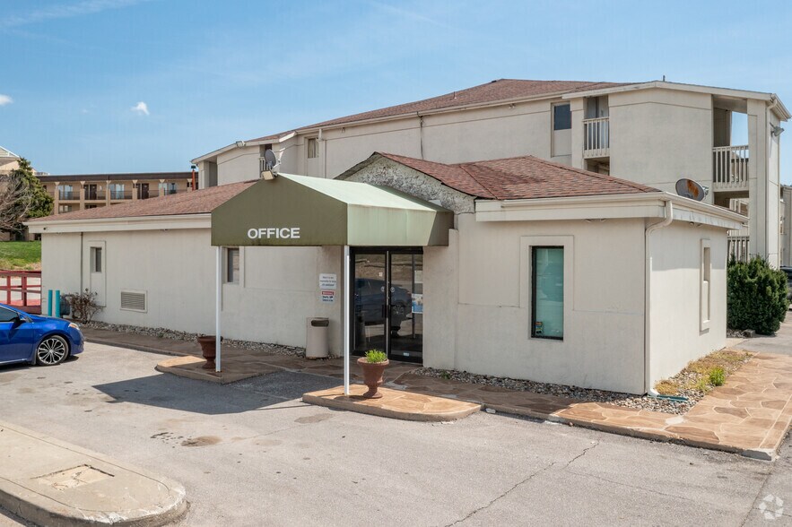 More Photos Of 3400 NW Jefferson St, Blue Springs Hotel For Sale