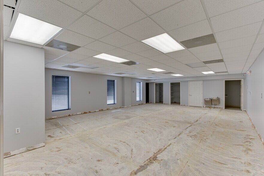 More Photos Of 6724 Cleveland Hwy, Clermont Warehouse For Lease