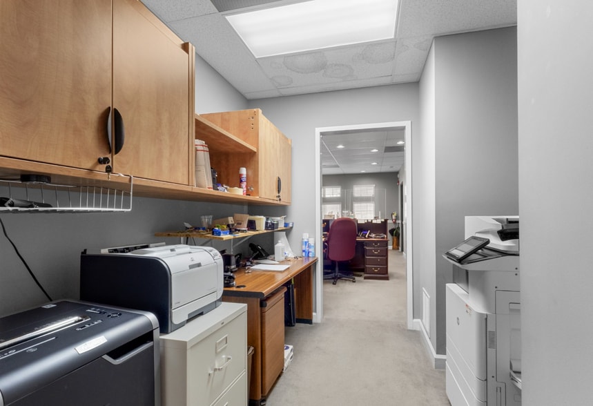 More Photos Of 212 Madison St, Clarksville Office For Lease