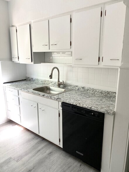 More Photos Of 877 Ludlow, Cincinnati Apartments For Sale