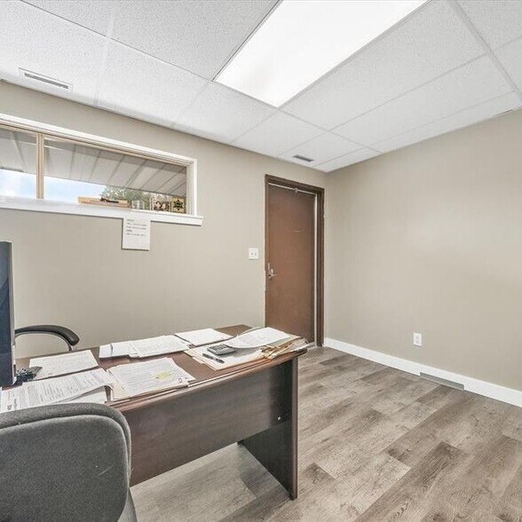 More Photos Of 25400-25430 Goddard Rd, Taylor Medical For Sale