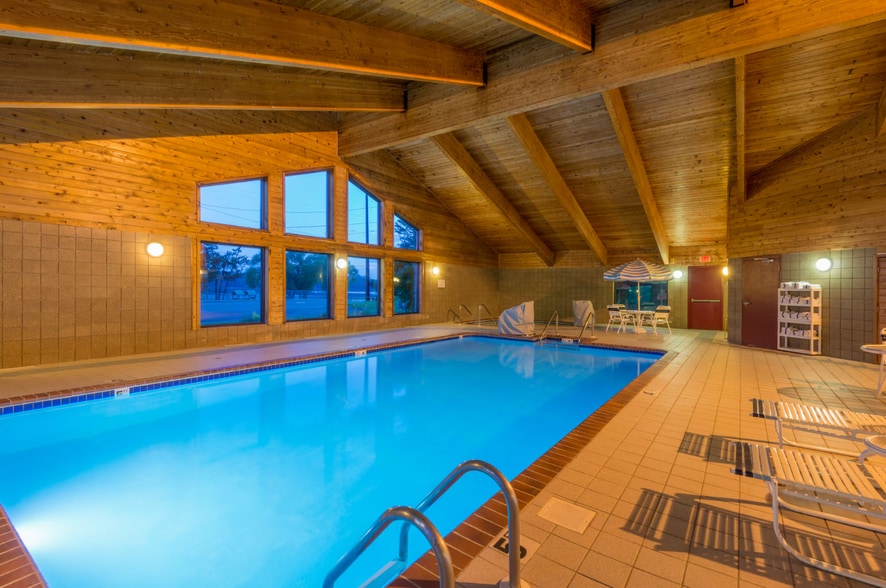 More Photos Of 700 Highway 51, Minocqua Hotel For Sale