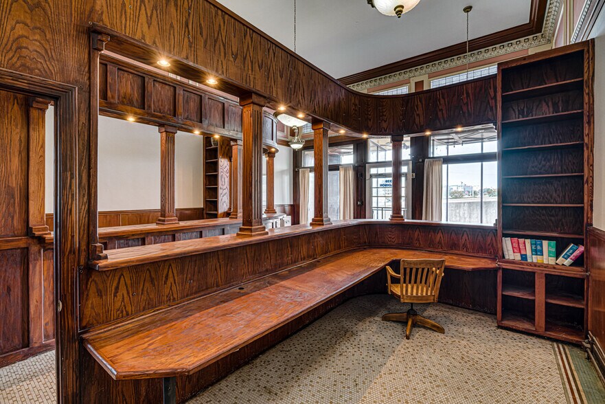 More Photos Of 339 Madison Ave, Memphis Storefront Retail Office For Sale