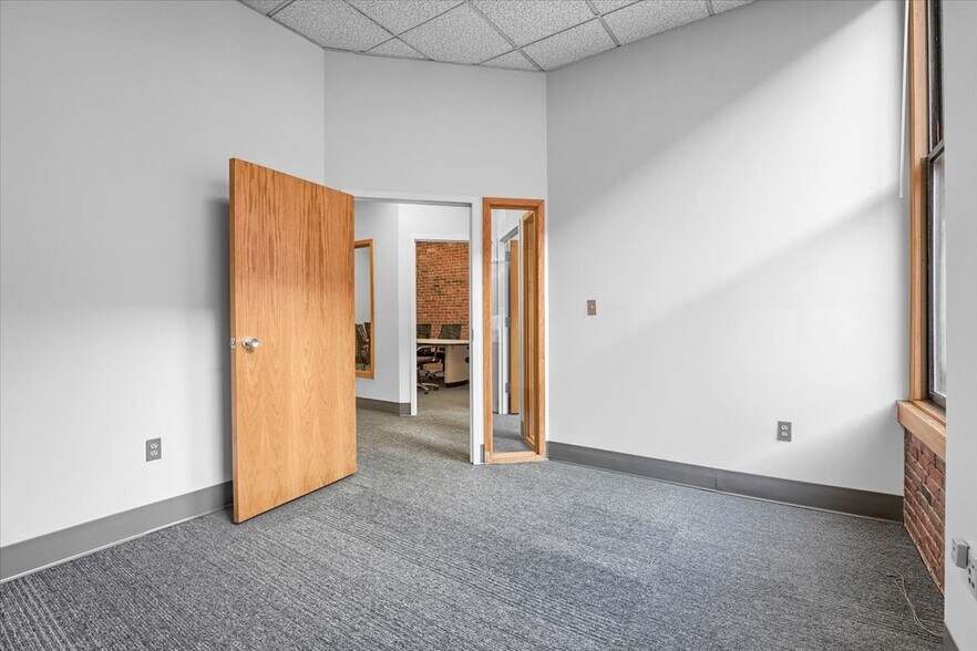 More Photos Of 123 South St, Boston Loft Creative Space For Lease